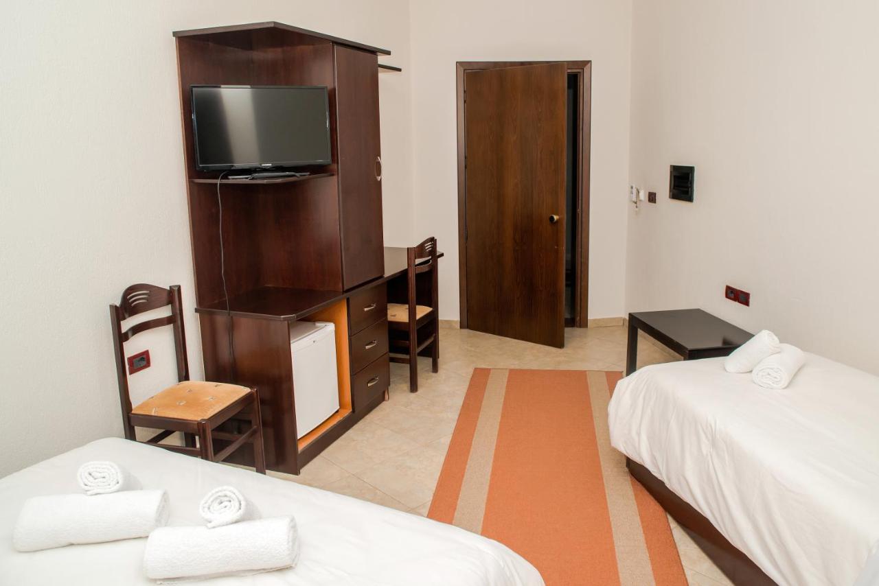 Hotel George Корча Екстер'єр фото