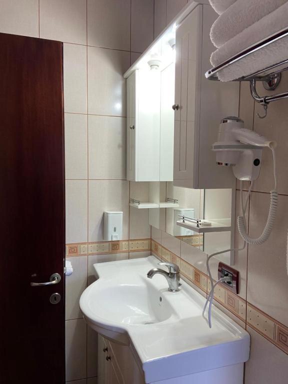 Hotel George Корча Екстер'єр фото