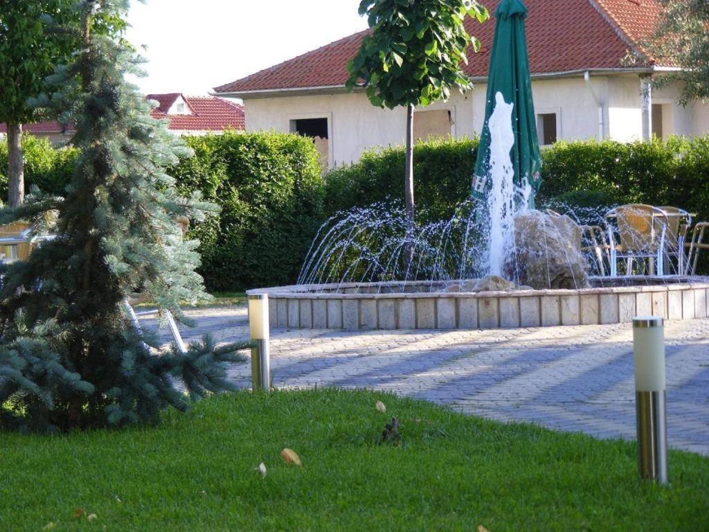 Hotel George Корча Екстер'єр фото