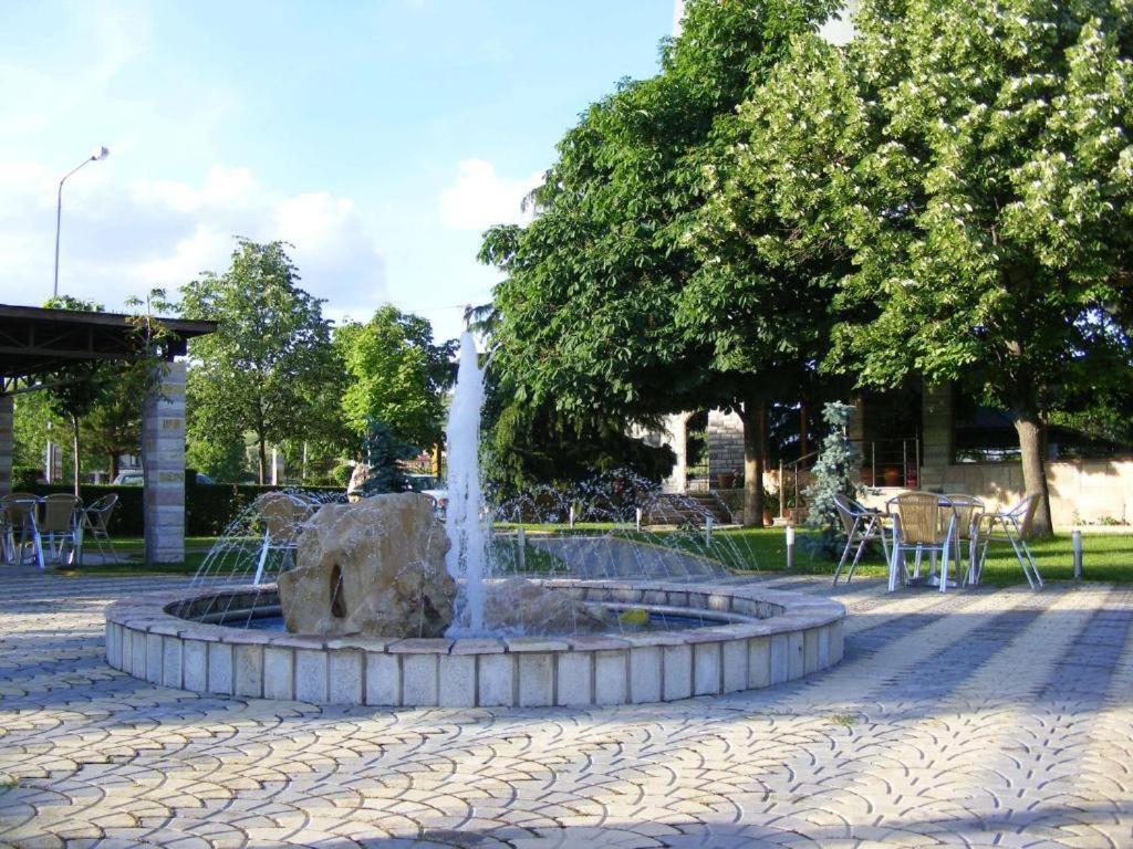 Hotel George Корча Екстер'єр фото