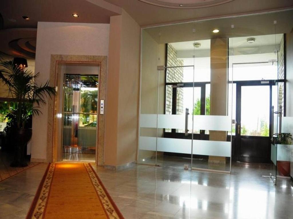 Hotel George Корча Екстер'єр фото