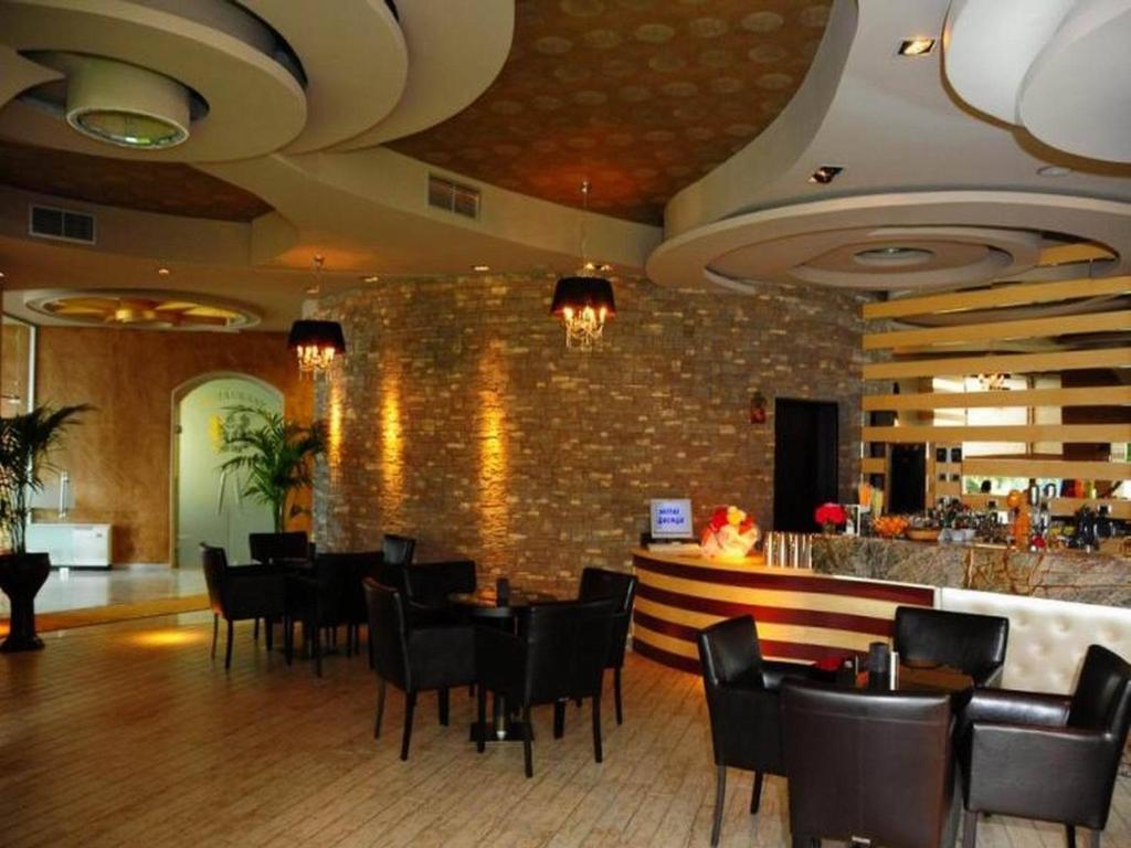 Hotel George Корча Екстер'єр фото